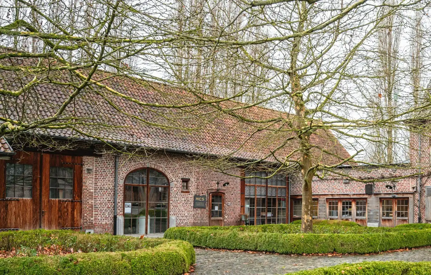 Unieke vierkantshoeve op uitgestrekt domein, geschikt voor diverse doeleinden  foto 20