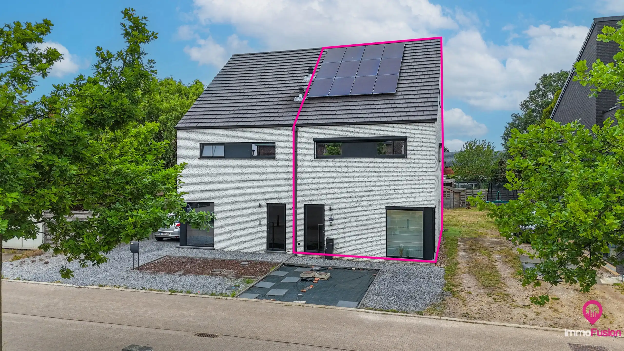 Moderne halfopen nieuwbouwwoning met 4 slaapkamers! foto {{pictureIndex}}