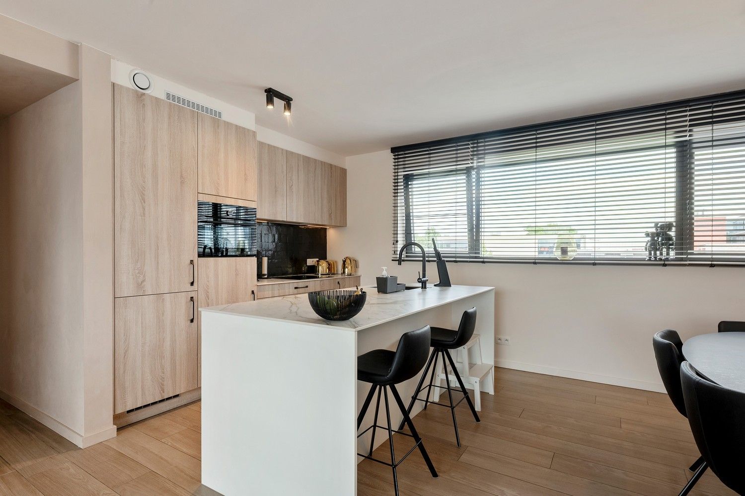 Instapklaar dakappartement met terras in centrum Putte foto 8