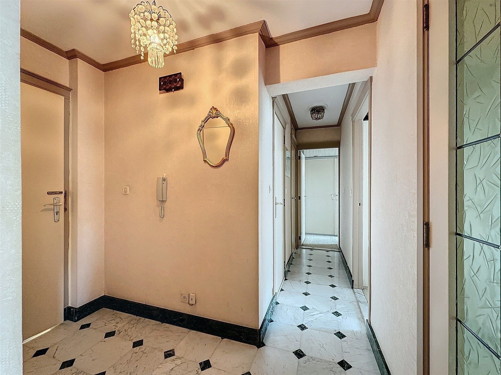 Aan de rand van de stad gelegen appartement met wijds uitzicht! foto 7