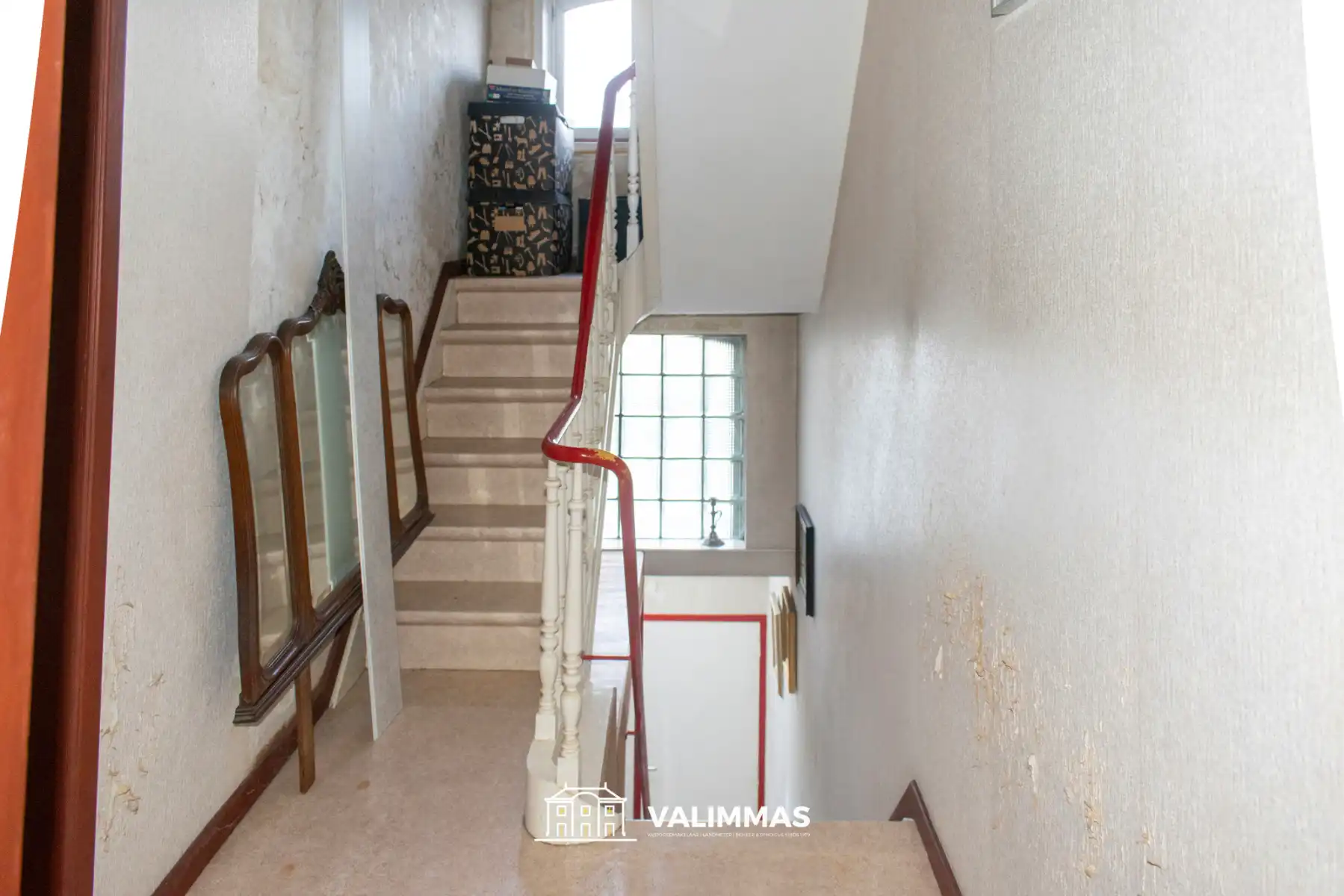 Degelijke, maar nog op te knappen rijwoning met tuin... foto 13