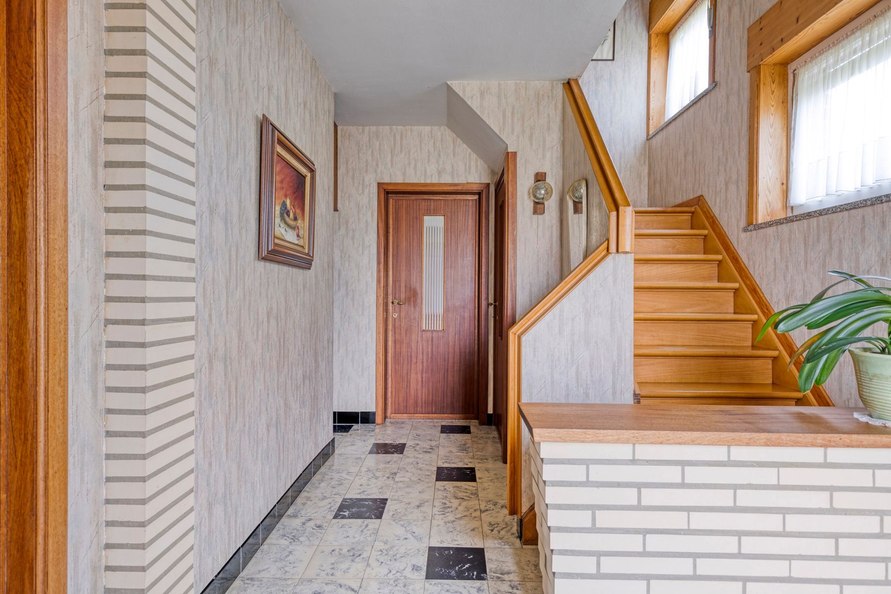 Goed gelegen villa met 3 slaapkamers, garage en tuin foto 5