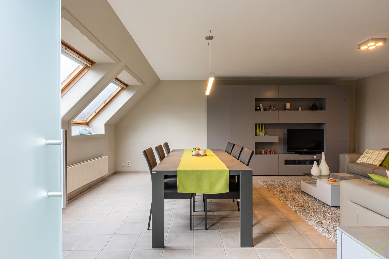 Instapklaar duplex-appartement met terras en garage in Adegem foto 2