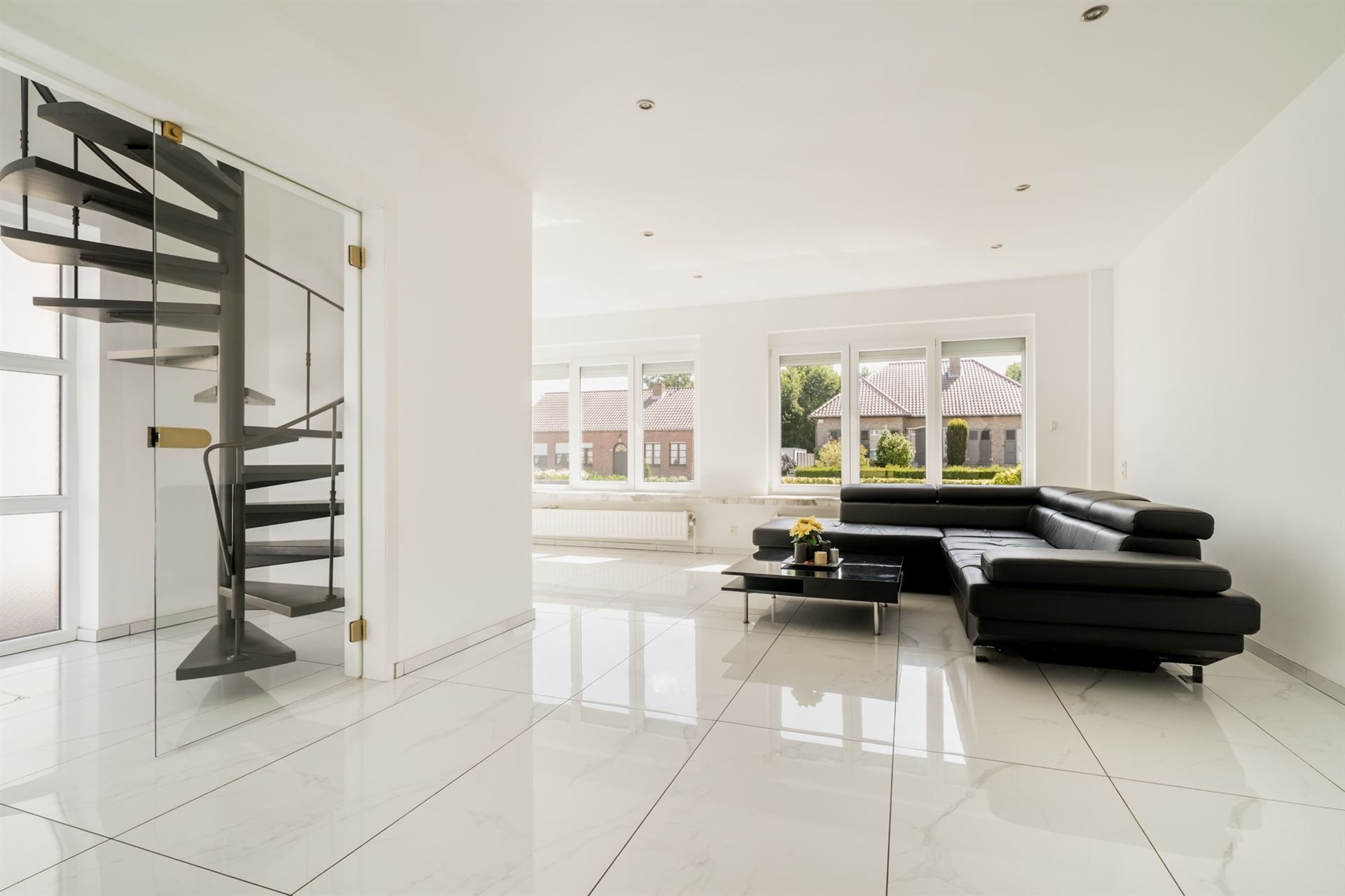 Instapklarae gezinswoning met tuin nabij centrum! foto 3