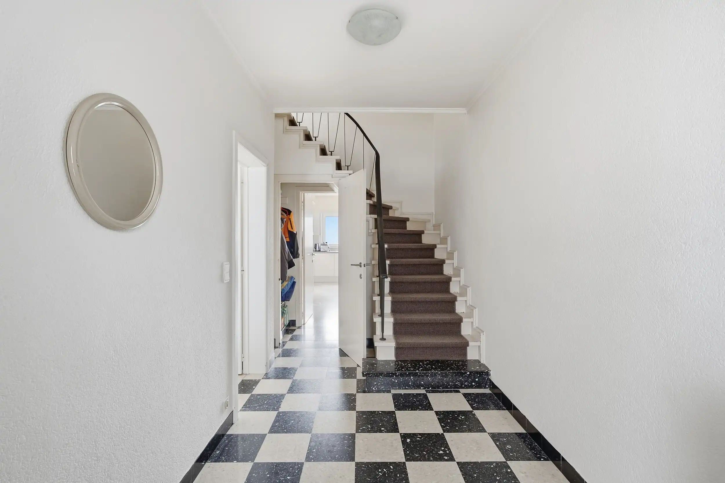 Ruime woning met 4 slpk, kelder en tuin te Tielt foto 8