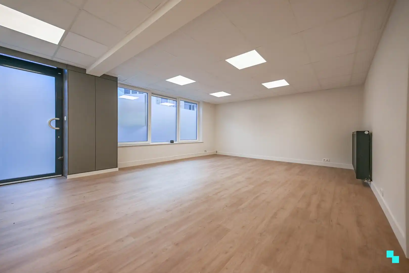 Gerenoveerde woning nabij centrum Izegem foto 3