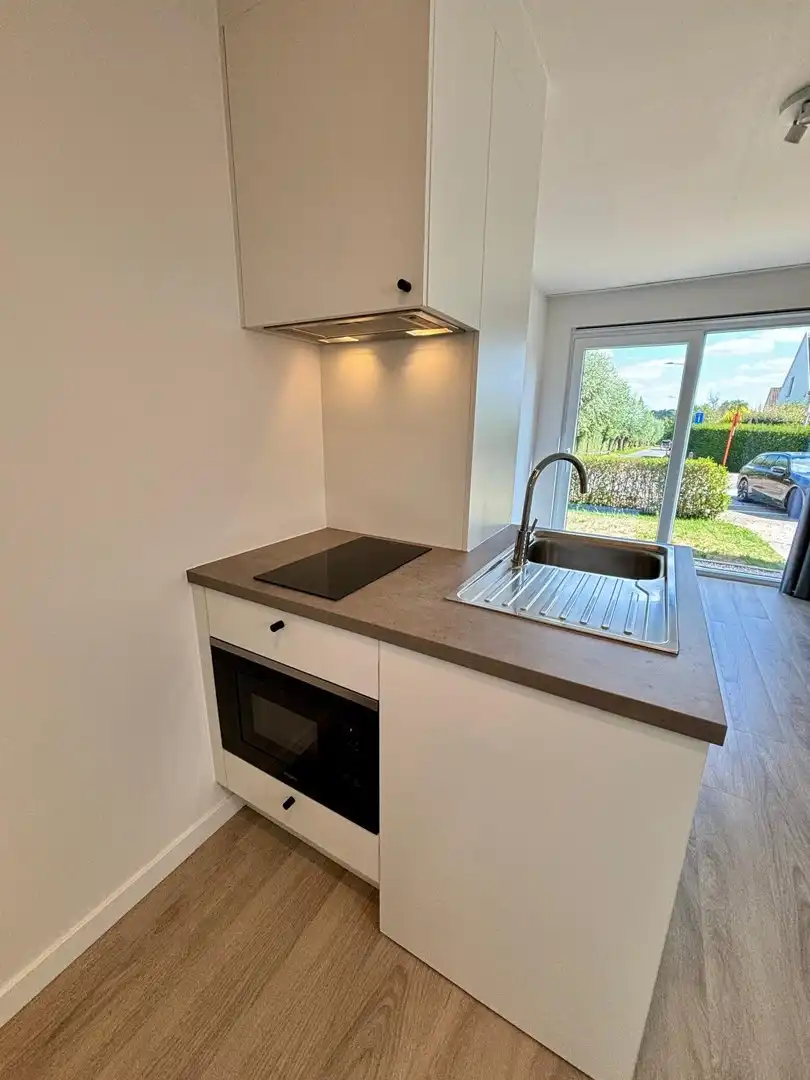 Bemeubelde studentenkamer met privé-keuken & badkamer – Hoog Kortrijk foto 3