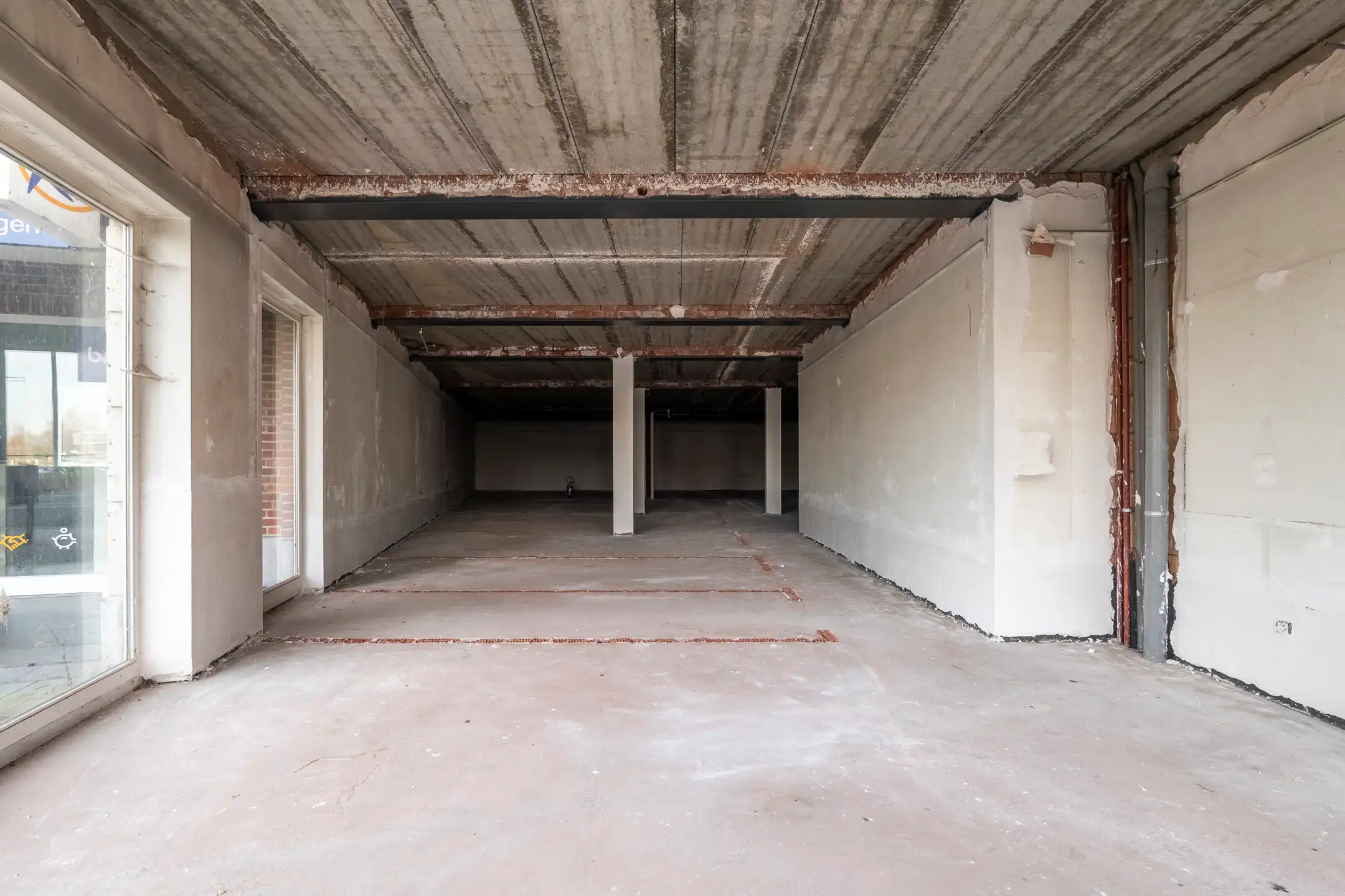 Casco handelsruimte van ca. 310 m² gelegen aan de jachthaven  foto 2