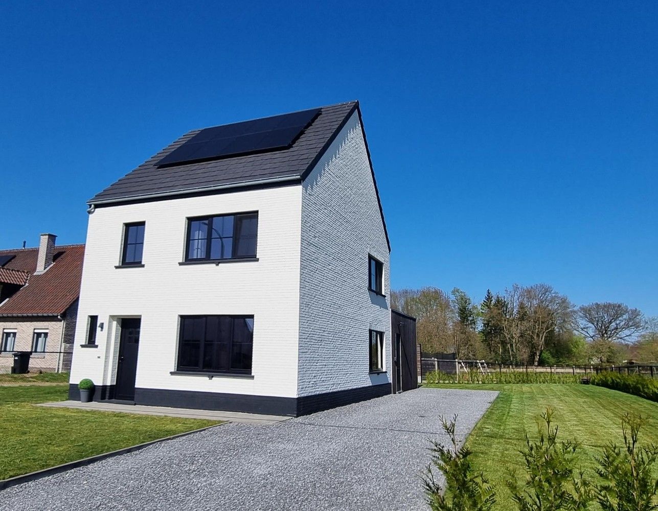 Totaal vernieuwde woning, 3 ruime slaapkamers op een mooi perceel van 8a71ca foto 2