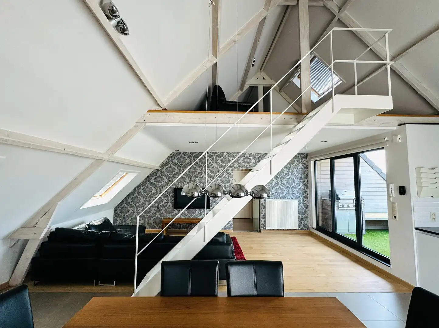 Trendy appartement met terras en garagebox! foto {{pictureIndex}}