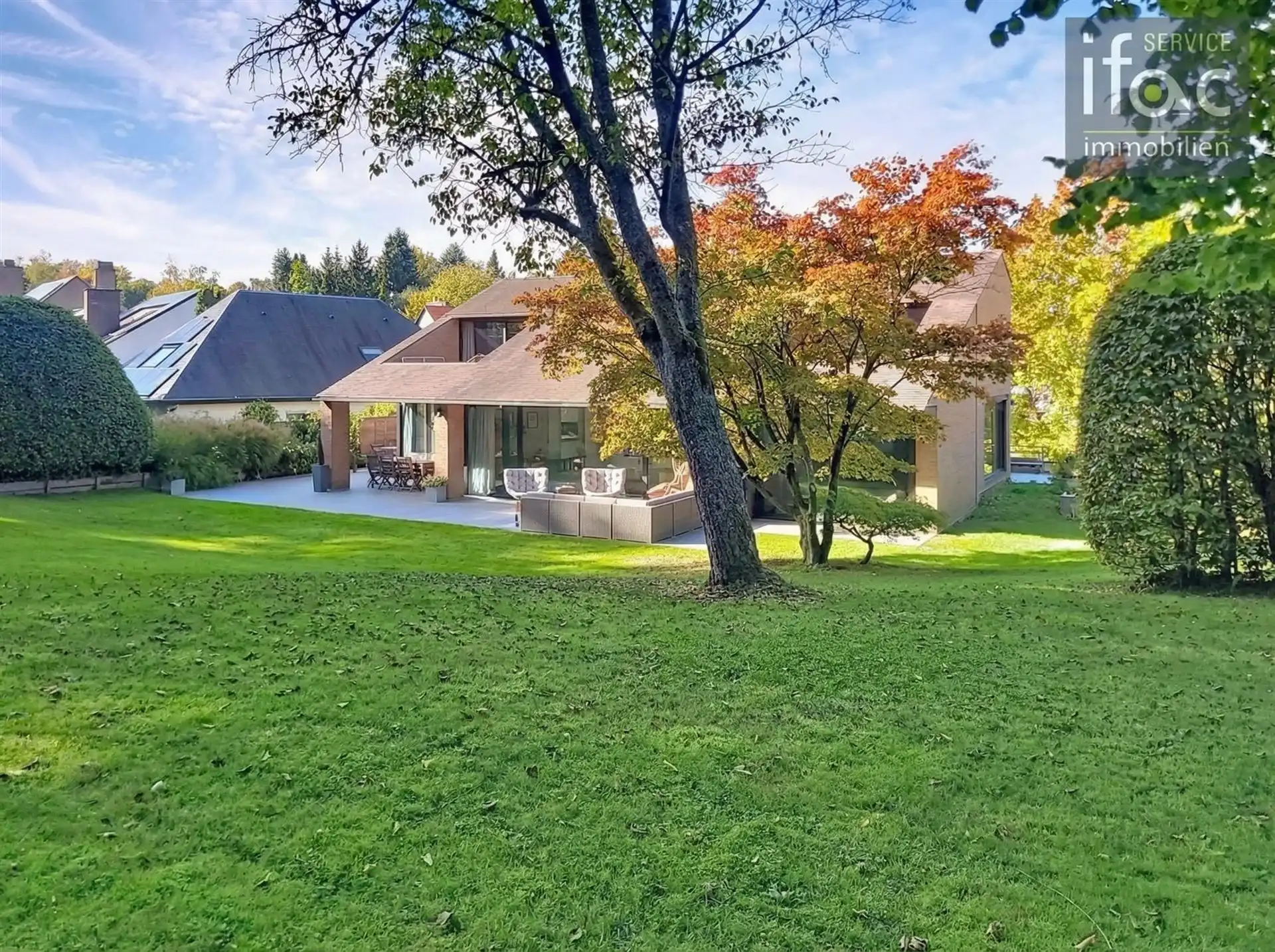 Exclusieve postmodernistische luxevilla grenzend aan bos foto 3