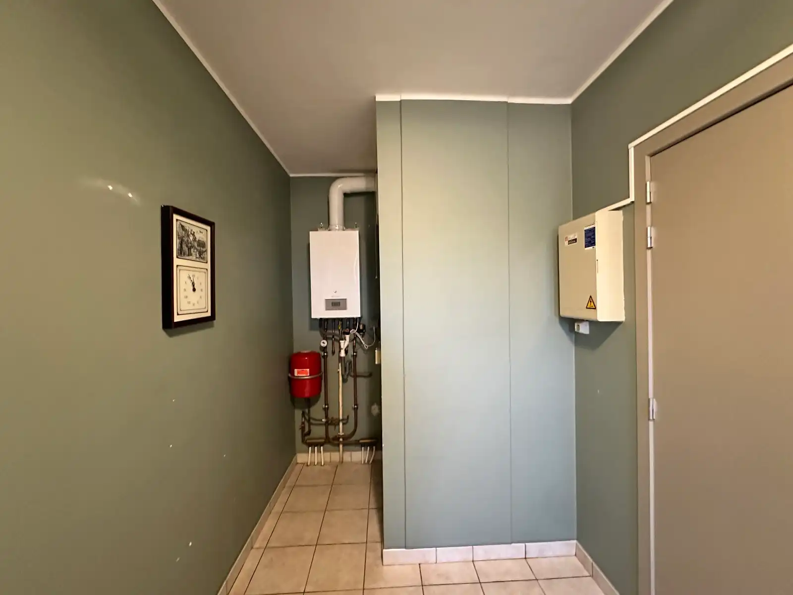 Ruim Appartement met Garage, 2 slaapkamers en terras foto 16