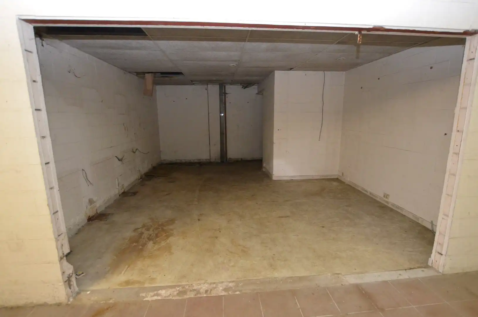 Ruim woonhuis met pakhuis/loods foto 6