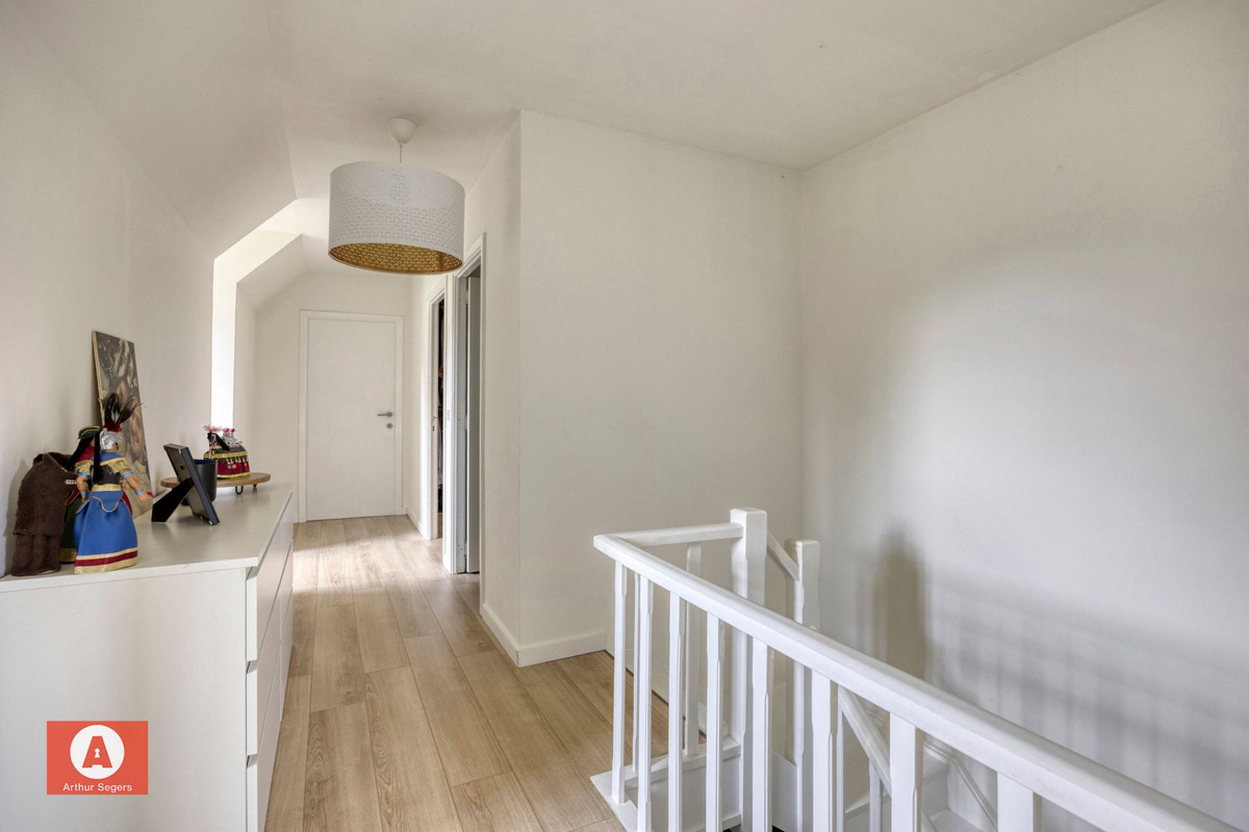 Landelijke open bebouwing in rustige, doodlopende straat foto 16