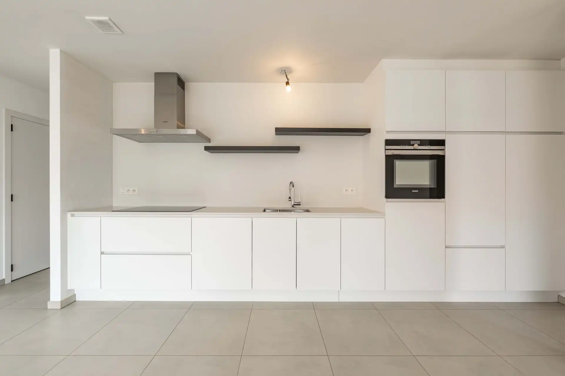Instapklaar 1-slaapkamerappartement met terras TE KOOP in het centrum van Wielsbeke! foto 7