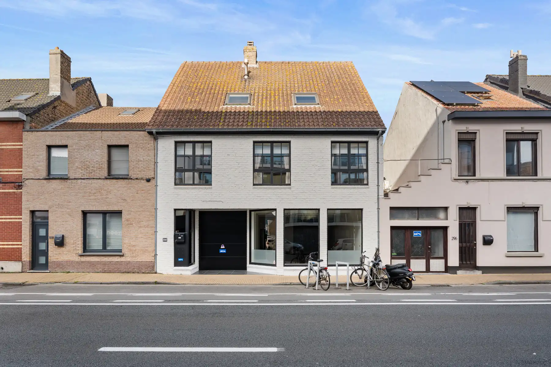 Instapklaar handelspand met woonst op topligging in Oostende foto 2