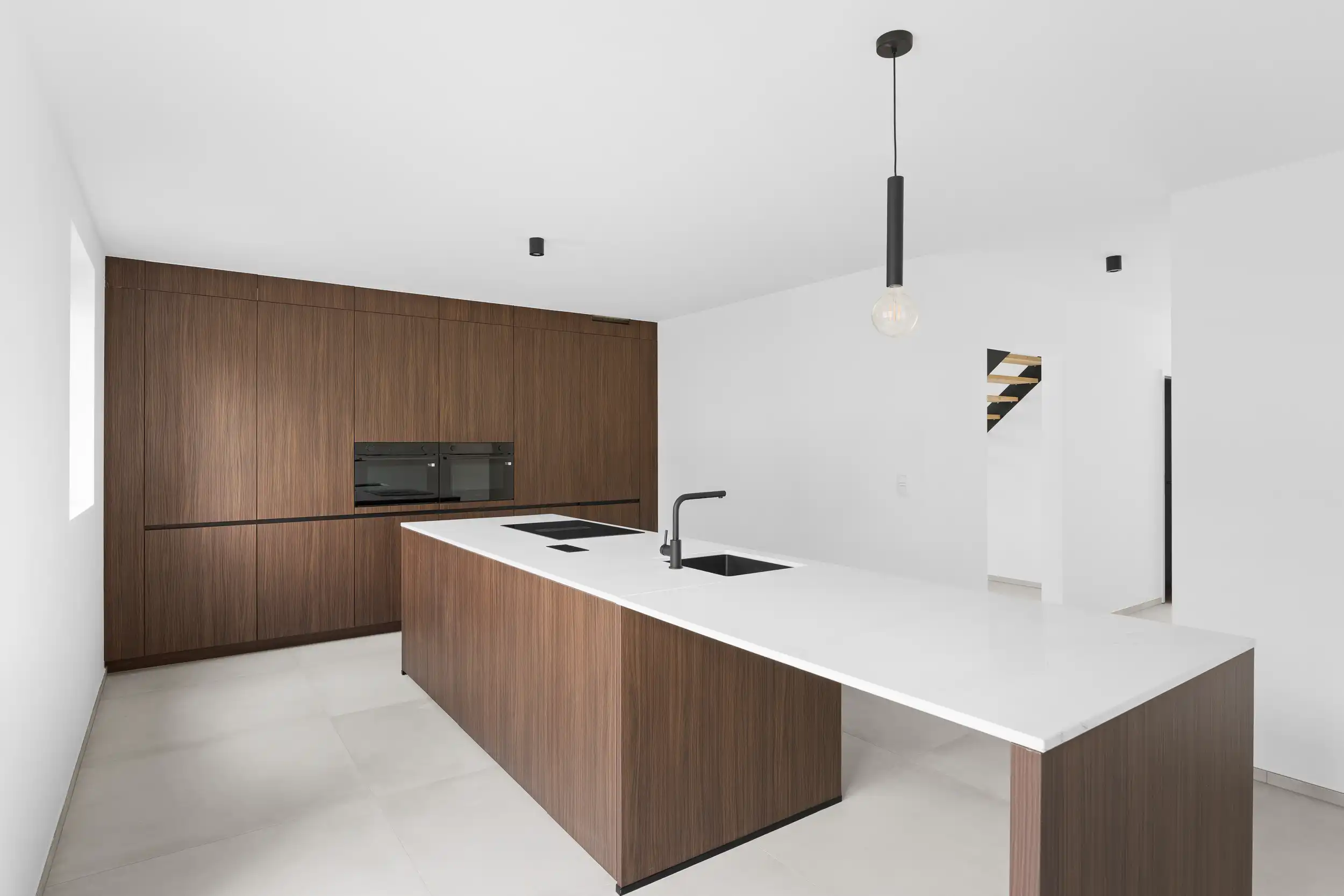 Energiezuinige nieuwbouw met ruimte, zon, hedendaags comfort foto {{pictureIndex}}