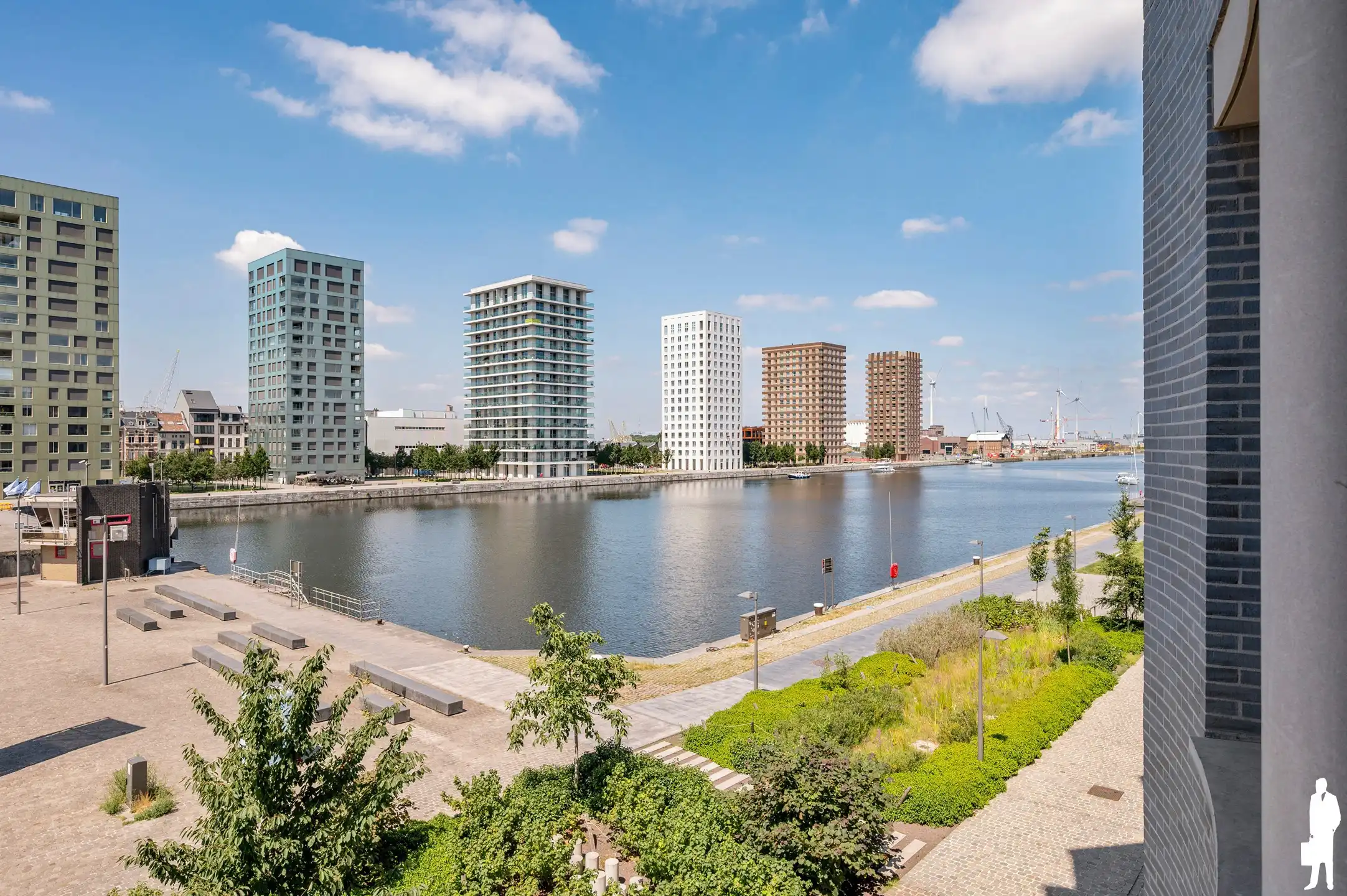 Lichtrijk BEN-appartement met open waterzicht in London Residence foto {{pictureIndex}}