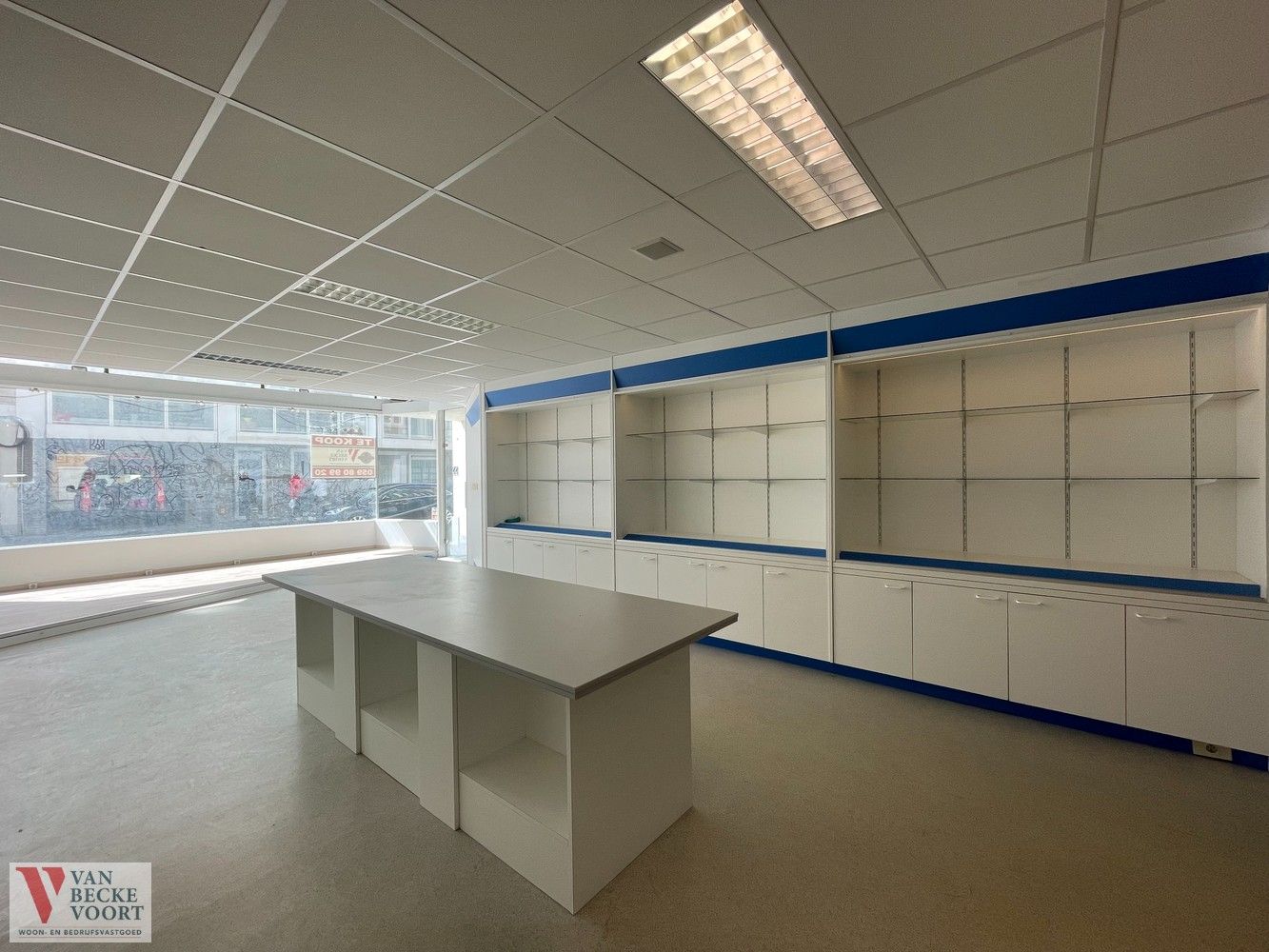 Handelsruimte 90m² + 76m² op het 1V + kelder foto 4