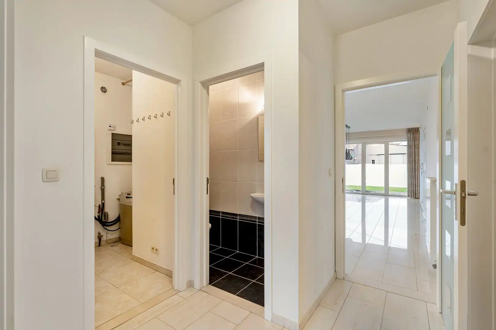 Lichtrijk 2-slaapkamerappartement met 2 terrassen + autostaanplaats in Zepperen (Sint-Truiden). foto 8