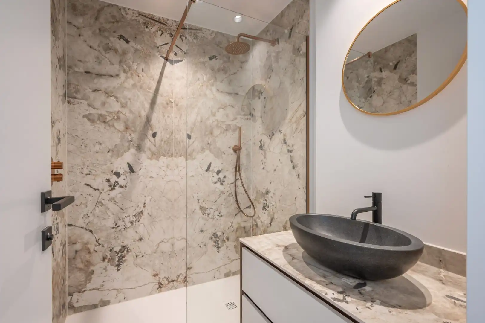 Volledig gerenoveerd appartement met FRONTAAL ZEEZICHT foto 19