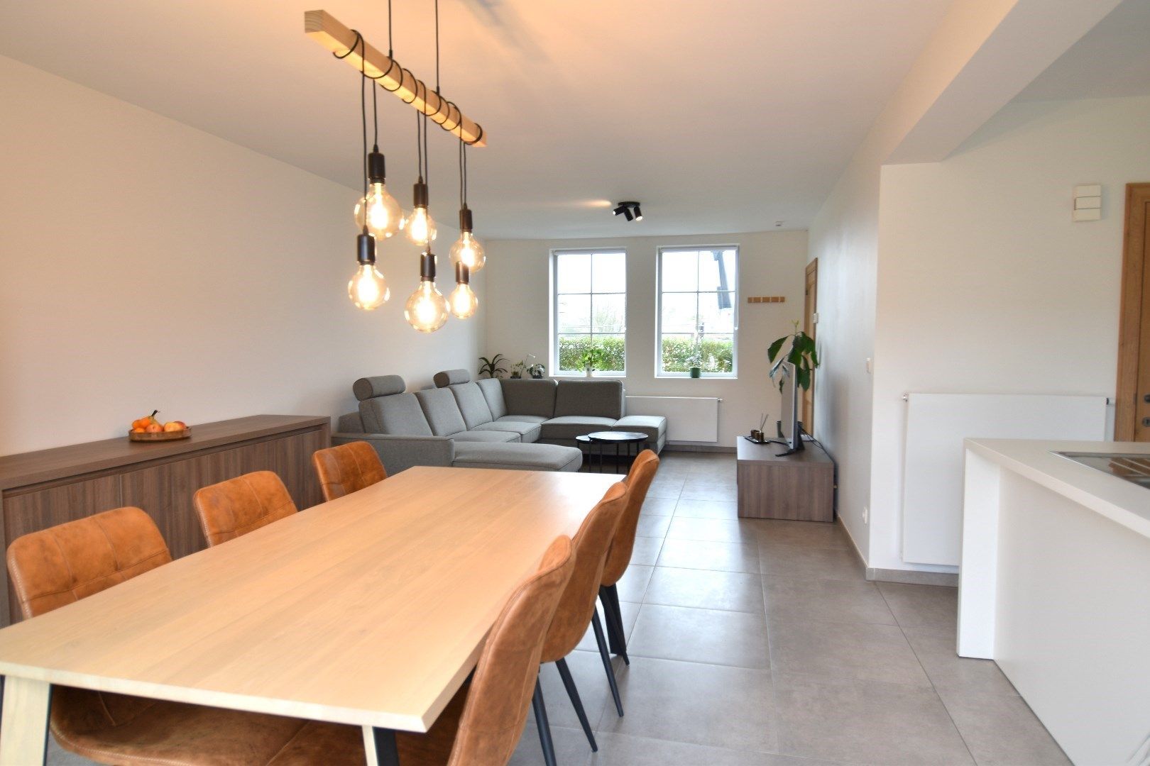 Instapklare gezinswoning met 3 slaapkamers (meer mogelijk!), zonnige tuin én garage te Heule foto 2