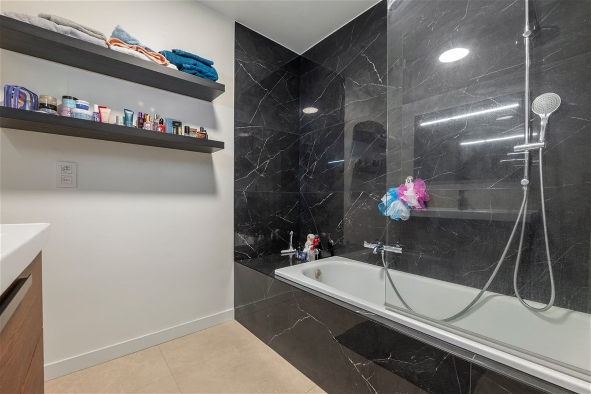 KNAP 2 SLK APPARTEMENT OP WANDELAFSTAND VAN HET CENTRUM VAN SINT-TRUIDEN  foto 12