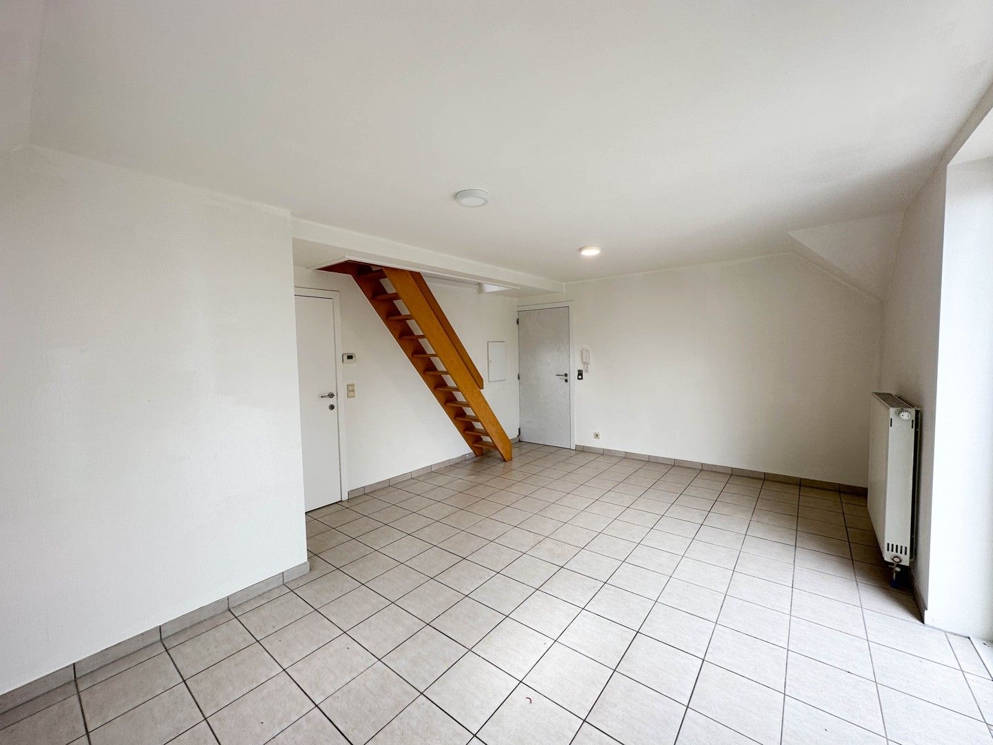 Instapklaar duplex-appartement met twee slaapkamers te Ardooie! foto {{pictureIndex}}