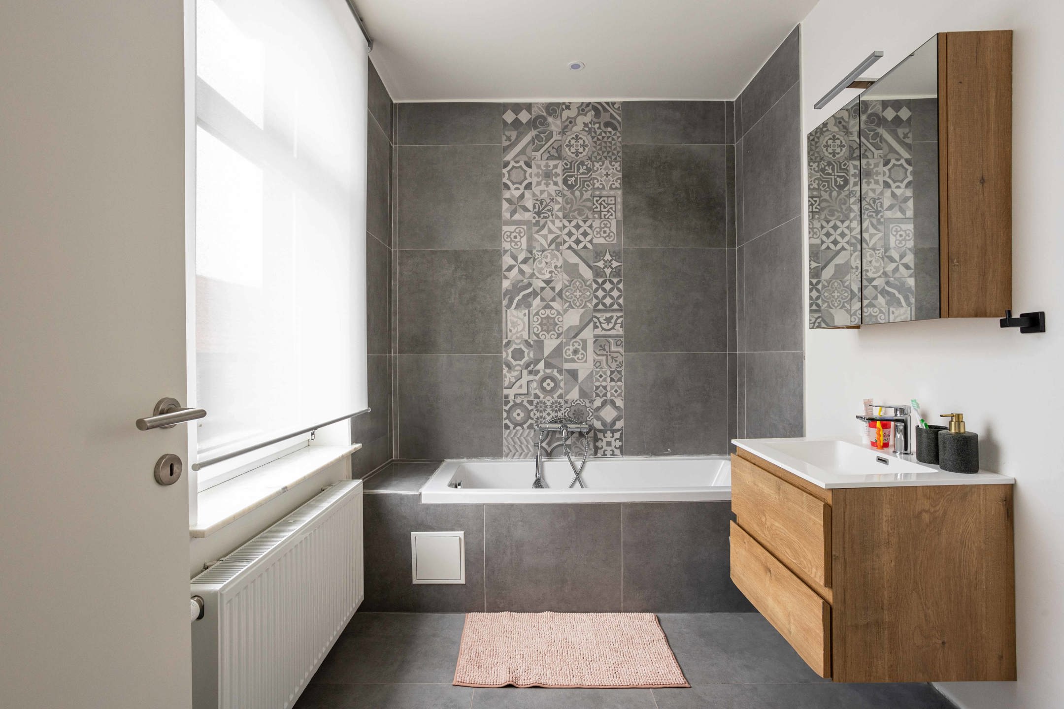 Volledig gerenoveerde, stijlvolle ruime woning foto 17