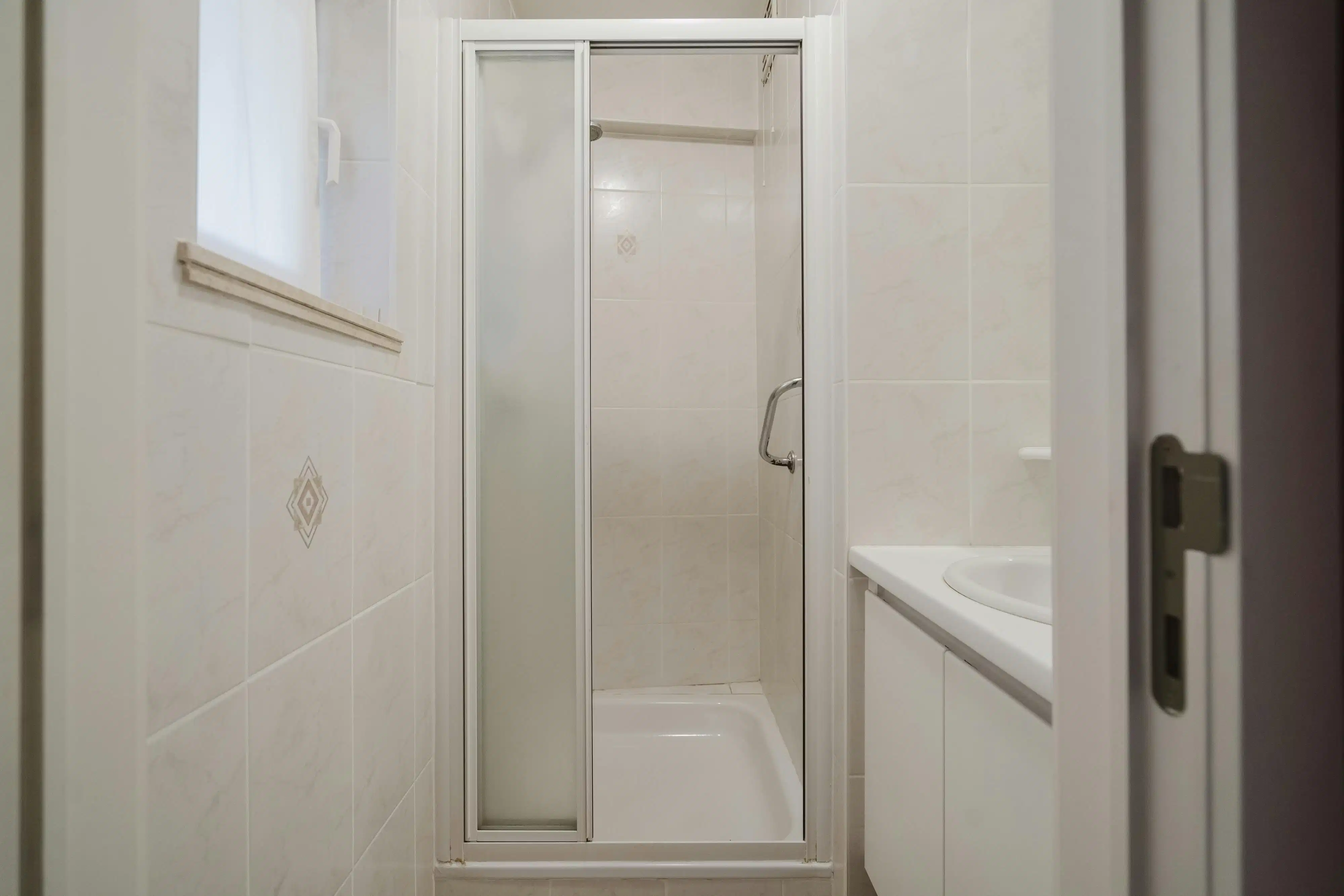 Ruim 3-slpk app. met garage in hartje Kortrijk foto 17