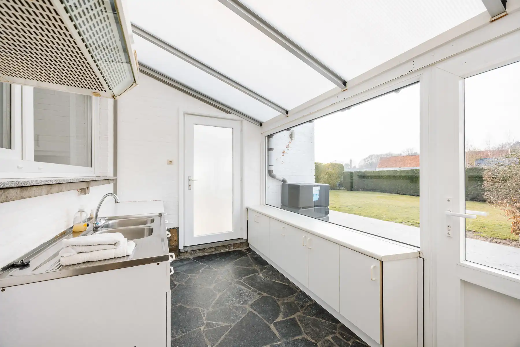 Ruime woonst met tuin, studio en veel parkeermogelijkheid foto 11