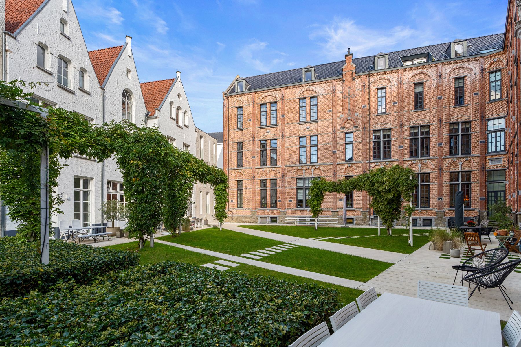 Historische triplex-loft in centrum Mechelen foto {{pictureIndex}}