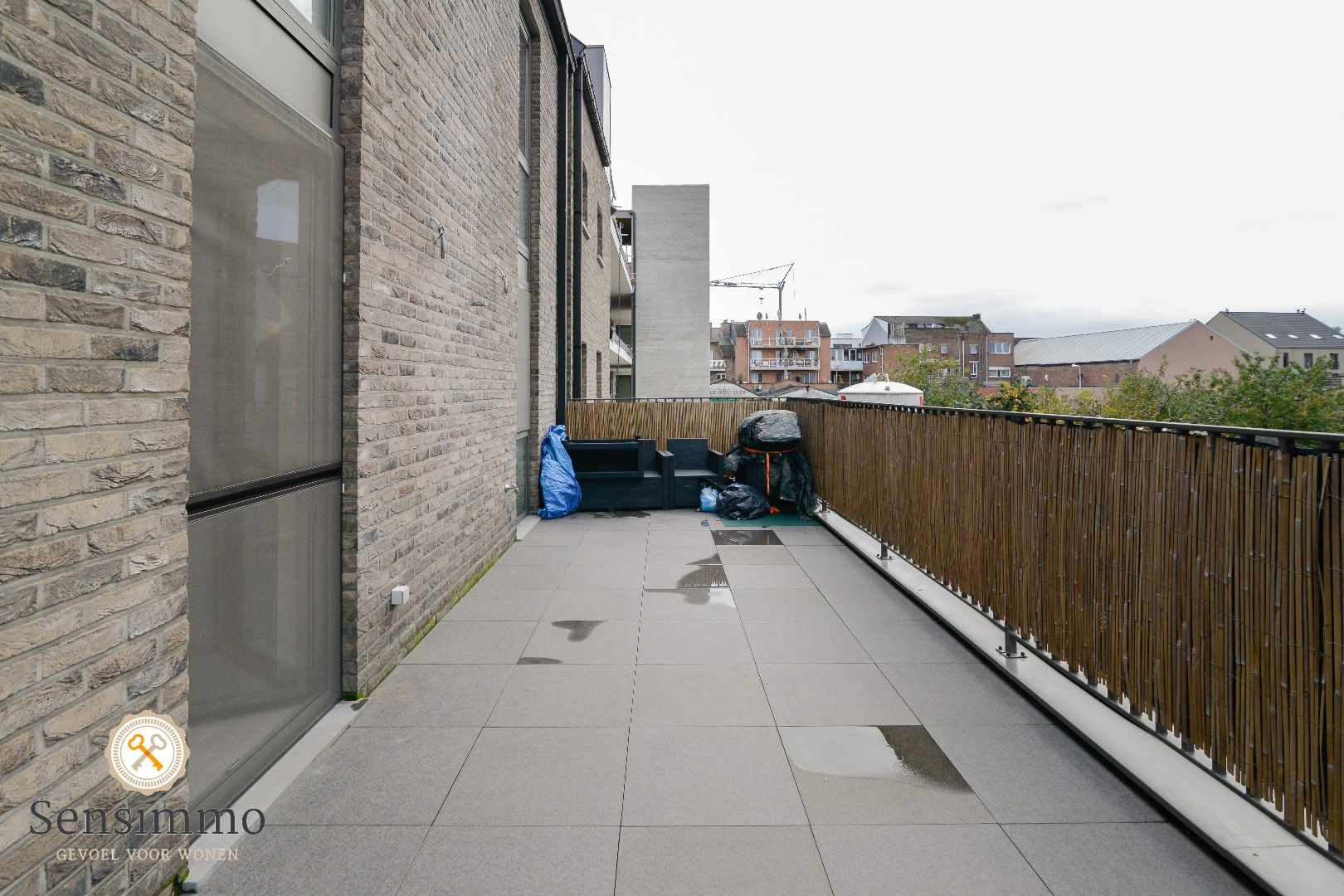 Modern en ruim appartement met 1 slaapkamer, dubbel terras en privé parking foto 21