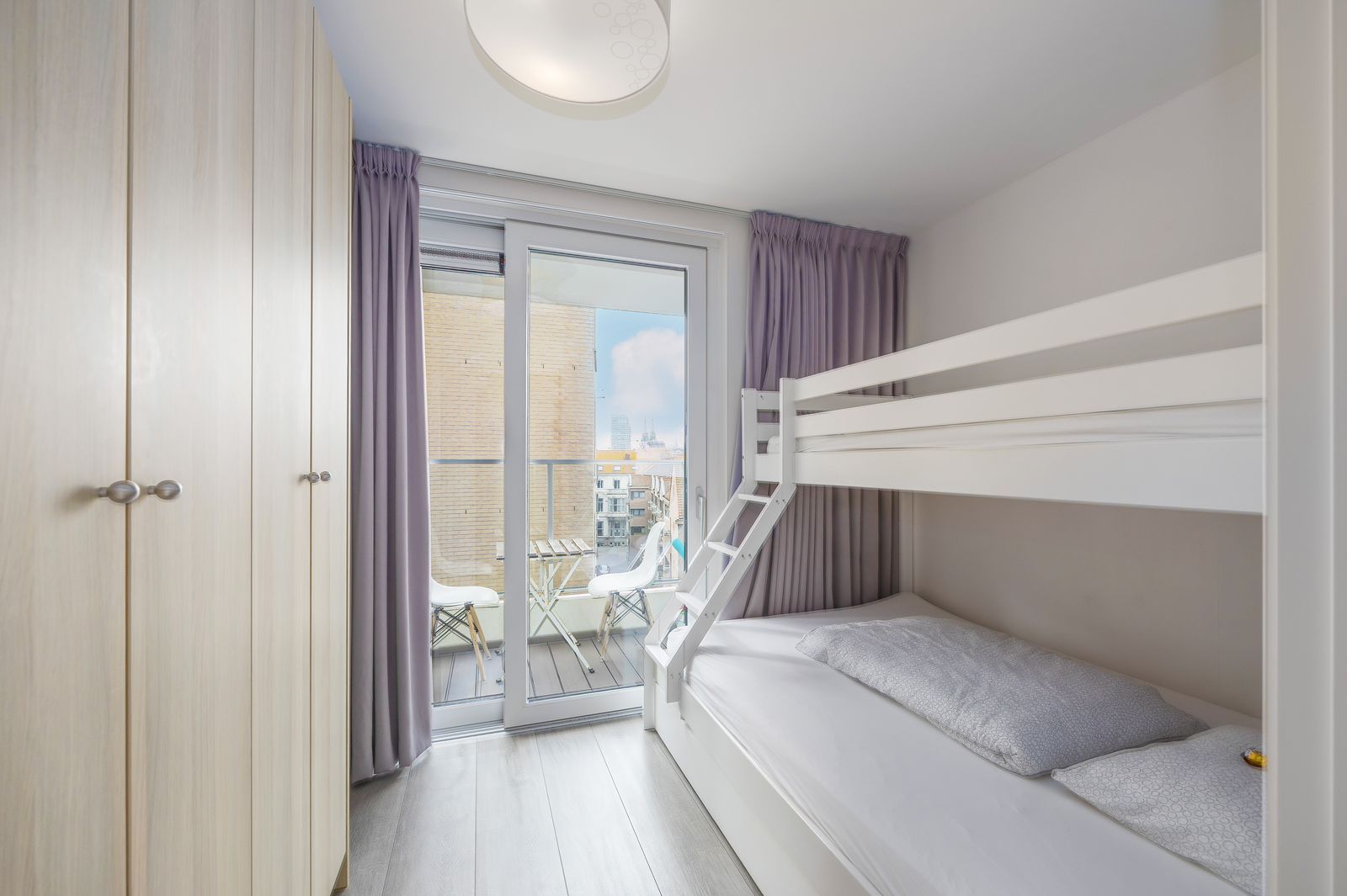 Modern en lichtrijk appartement met 2 slpk pal aan zee in jonge residentie foto 10