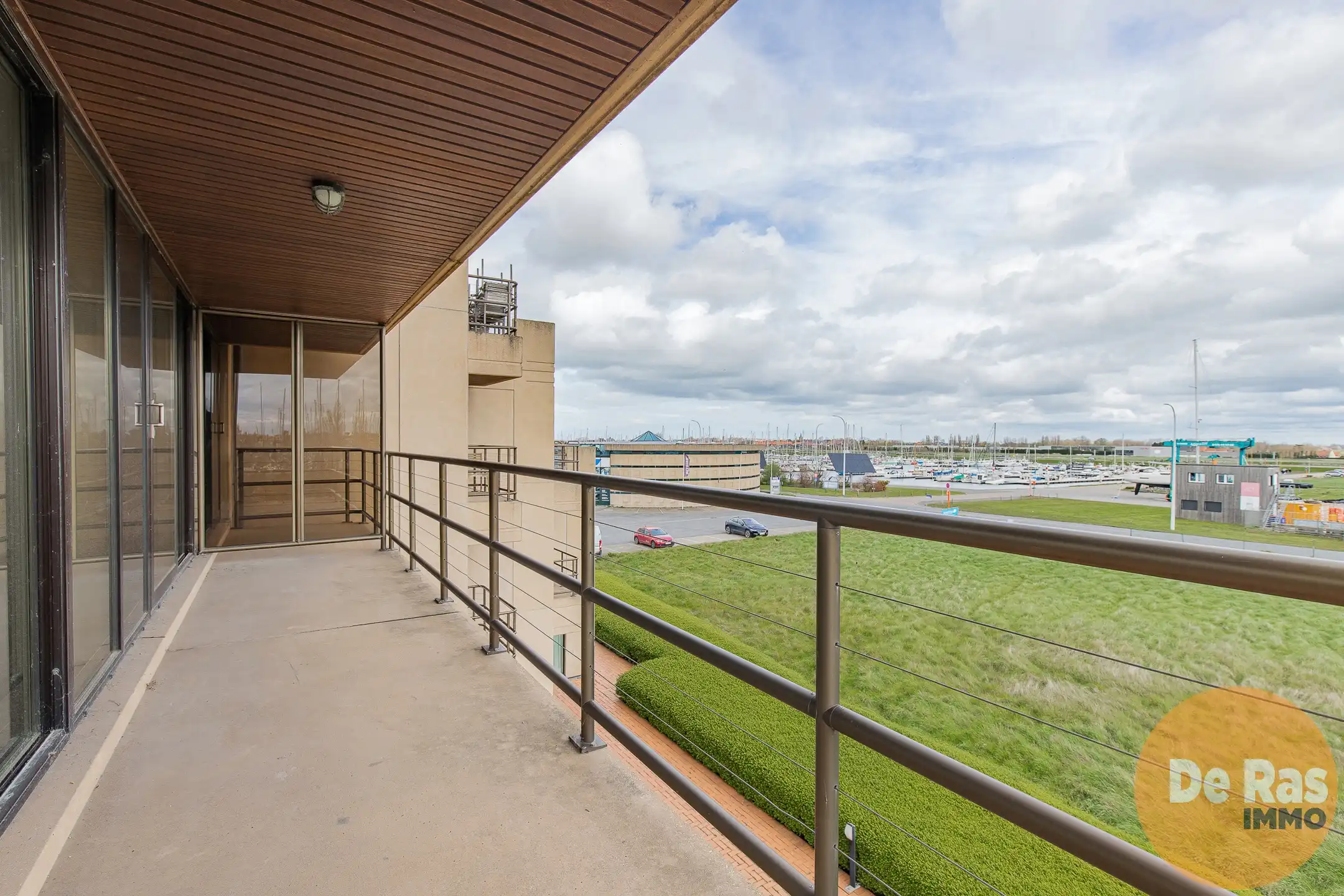 NIEUWPOORT – Ruim appartement op toplocatie aan de haven foto 14