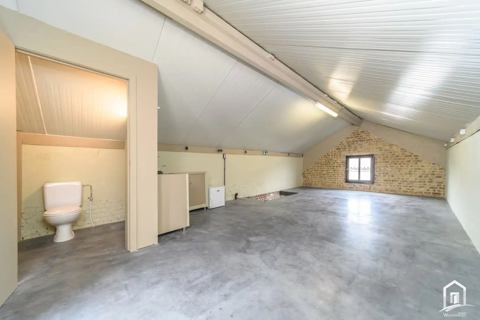 Magazijn op centrale locatie te Nieuwerkerken foto 6