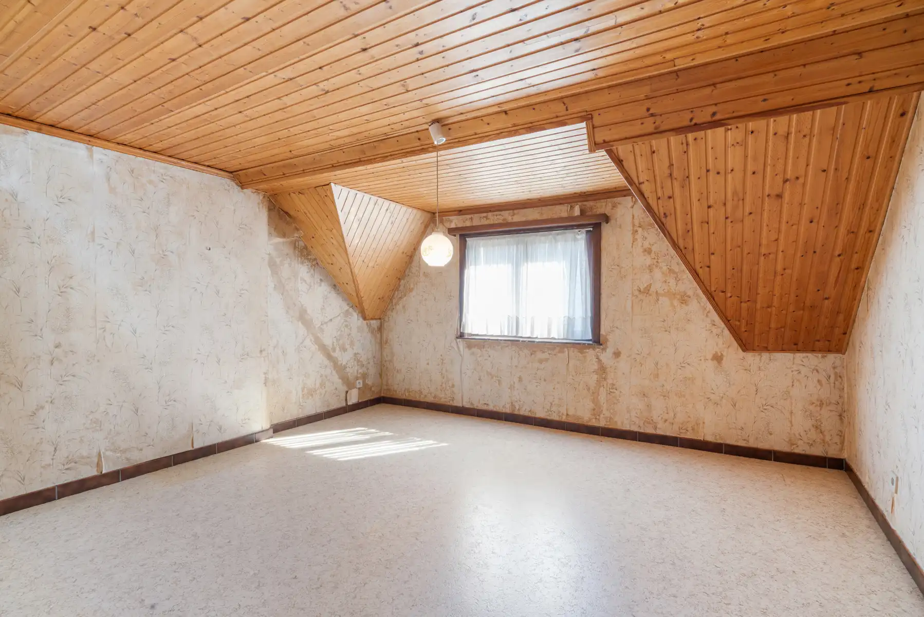 Woning met 4 slaapkamers, garage en tuin foto 9