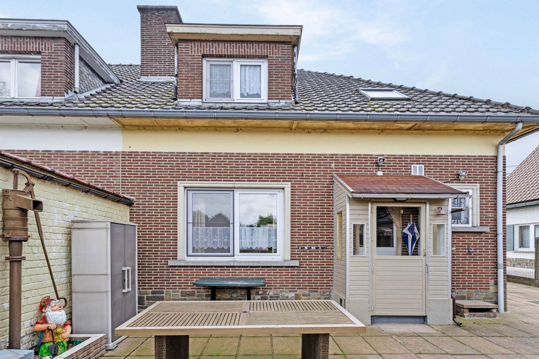 Solide 3-gevelwoning op topligging foto 24