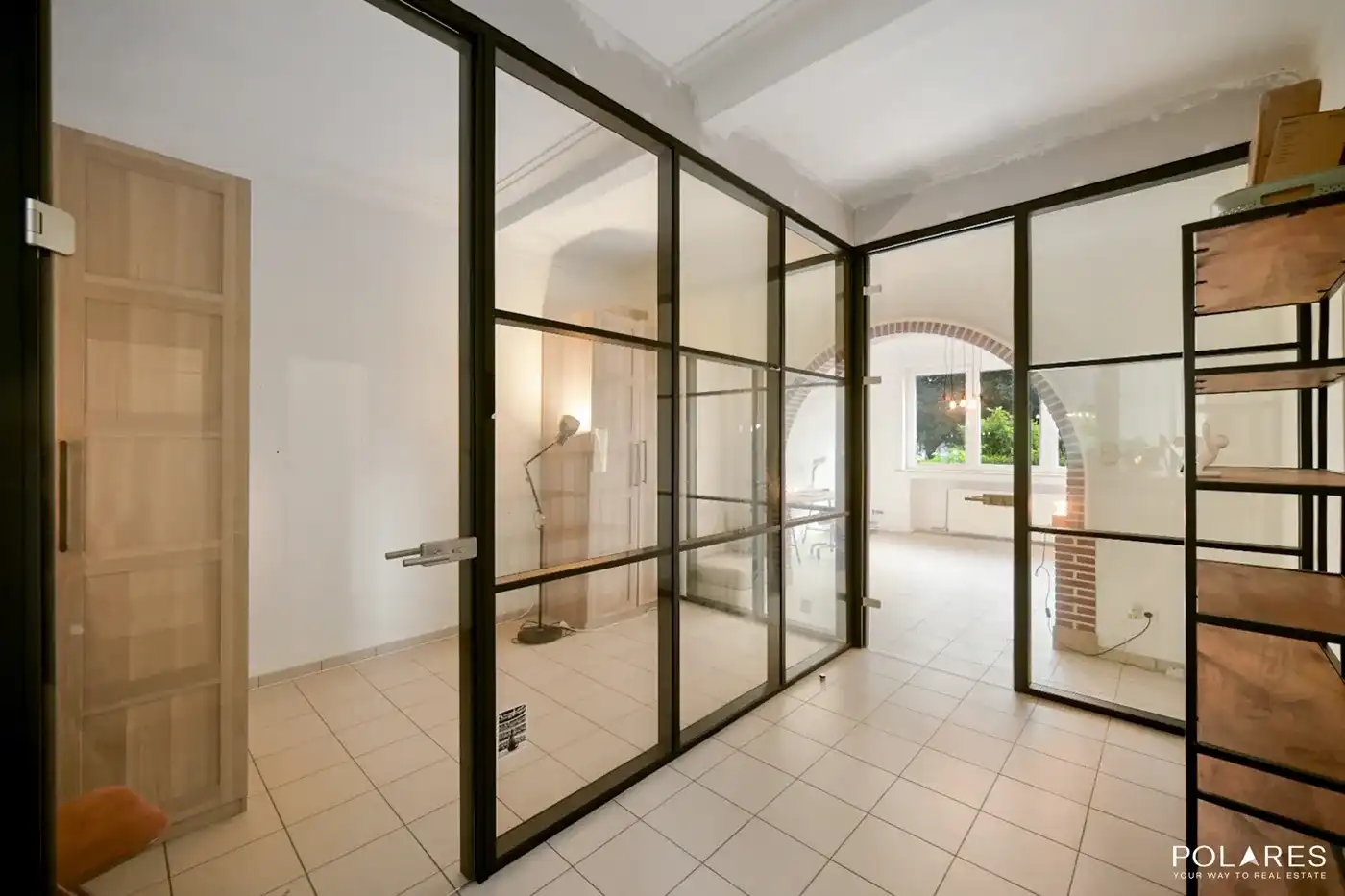 Gelijkvloers appartement met prachtige tuin én polyvalent bijgebouw! foto 3