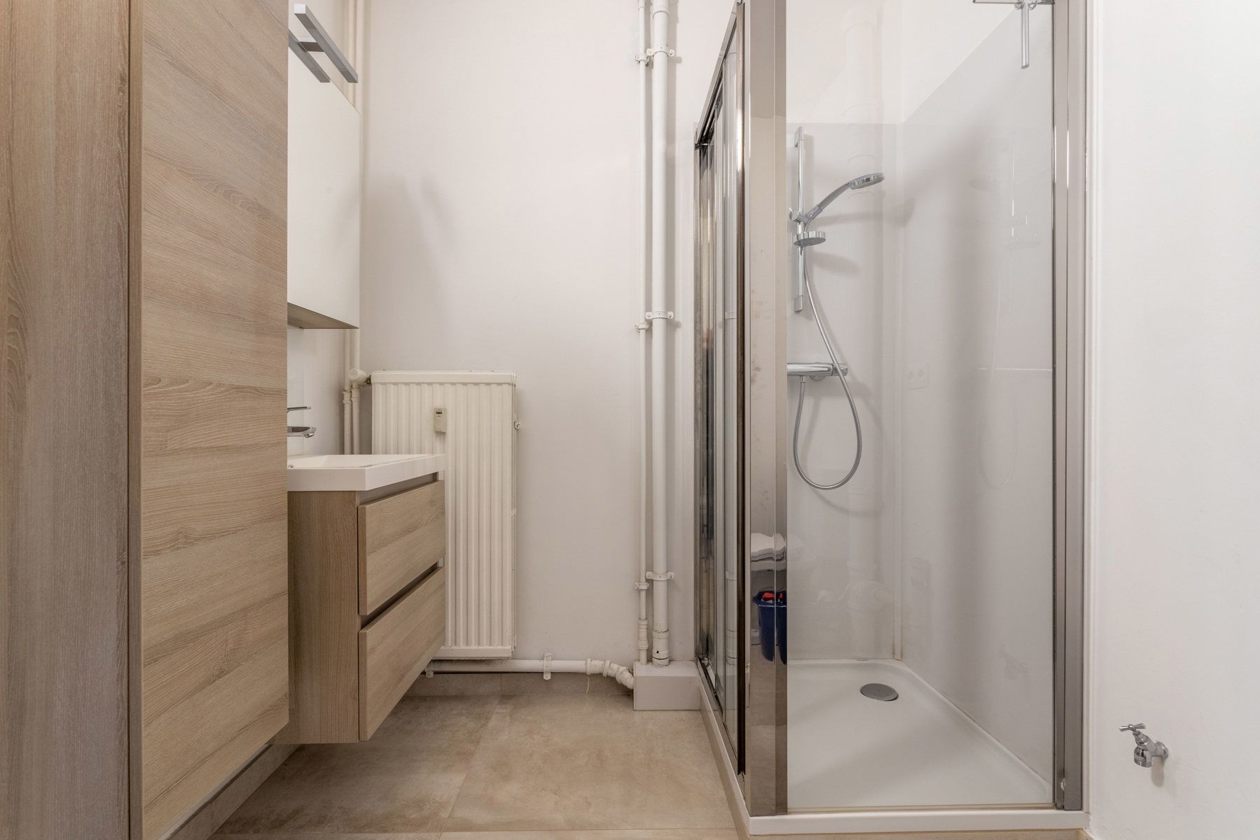 Lichtrijk en instapklaar appartement te Hemiksem. foto 6