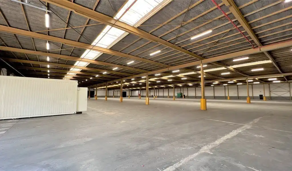 Magazijn met laadkade te huur vlakbij afrit E17 te Sint-Niklaas foto 12