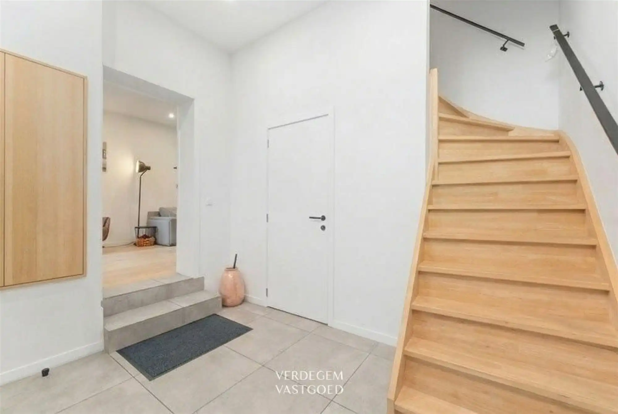 Mooi gerenoveerde gezinswoning met 3 slaapkamers en verrassend grote tuin foto 11