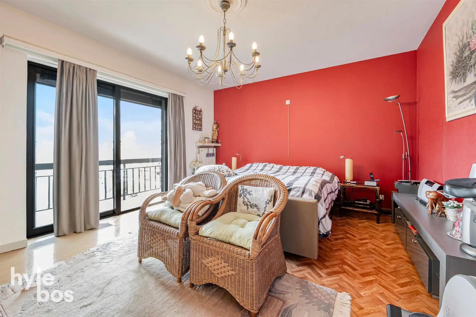 Appartement met veel lichtinval, ruime leefruimte en garagebox foto 15