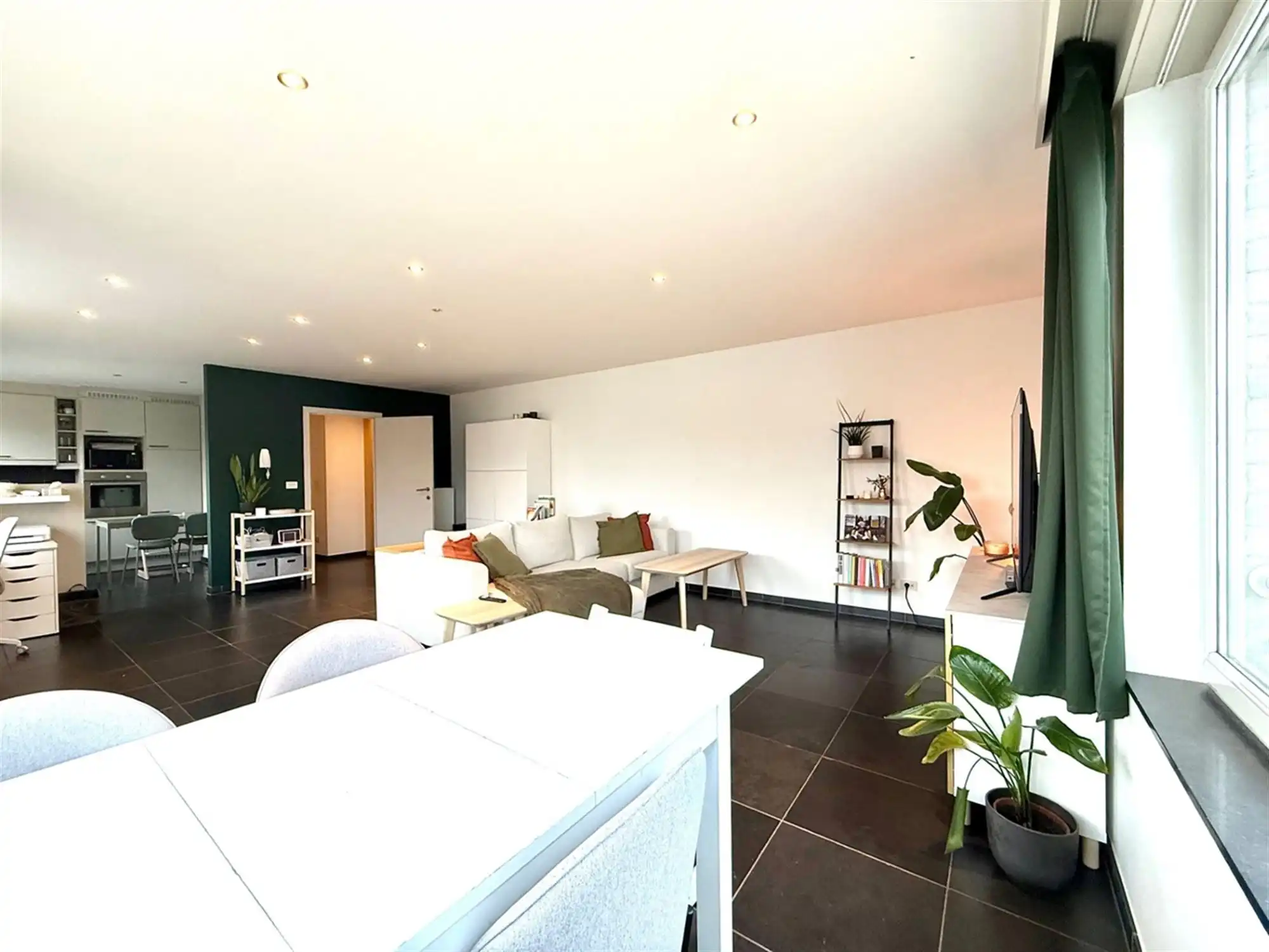 Ruim TRIPLEX-APPARTEMENT met 3 SLAAPKAMERS, 2 BADK'S & BINNENSTNPLTS foto 4