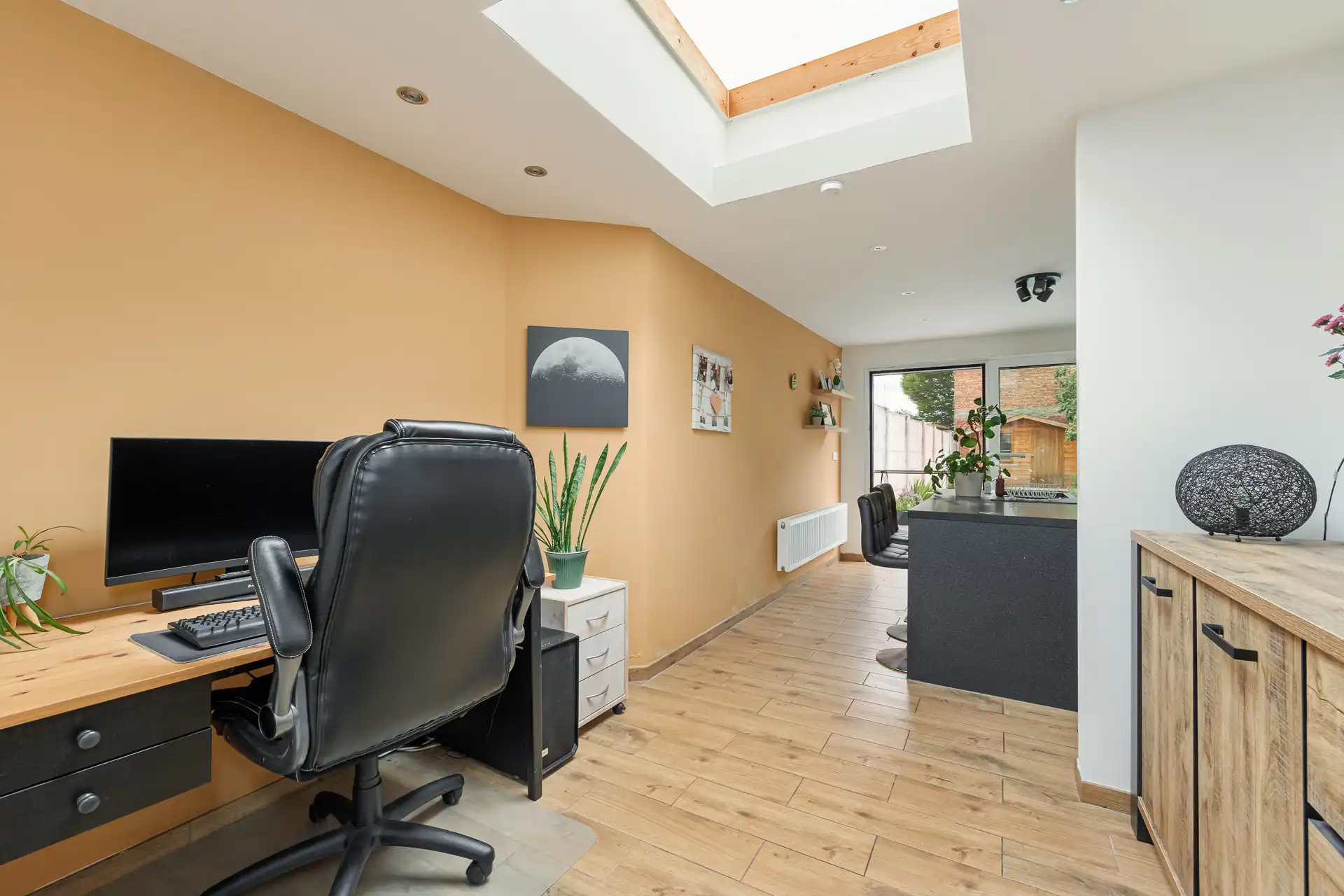 Instapklare gezinswoning met 3 slaapkamers en tuin! foto 6