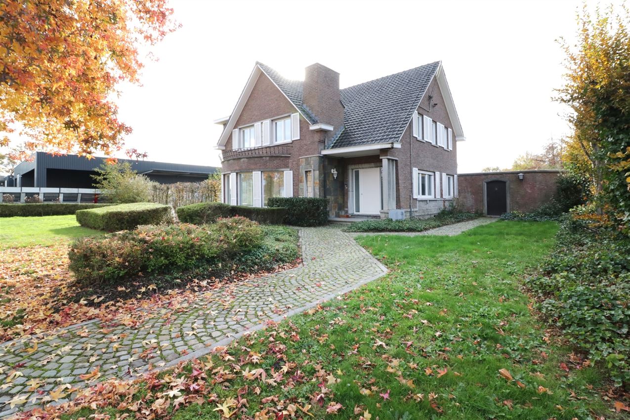 Villawoning met 4 slaapkamers en bijgebouw foto 34