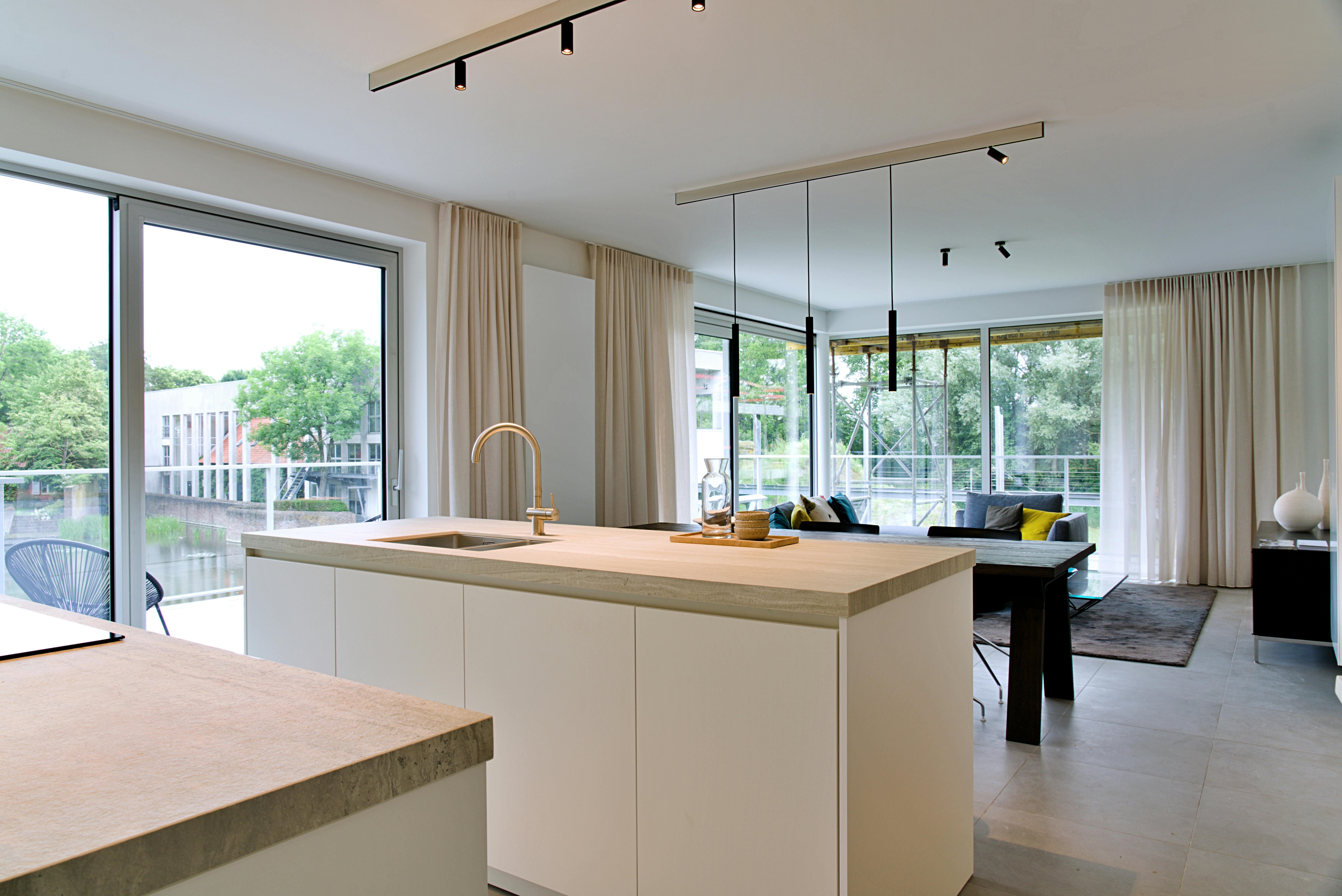 Eénslaapkamerappartement met fenomenaal uitzicht op vijver! foto {{pictureIndex}}