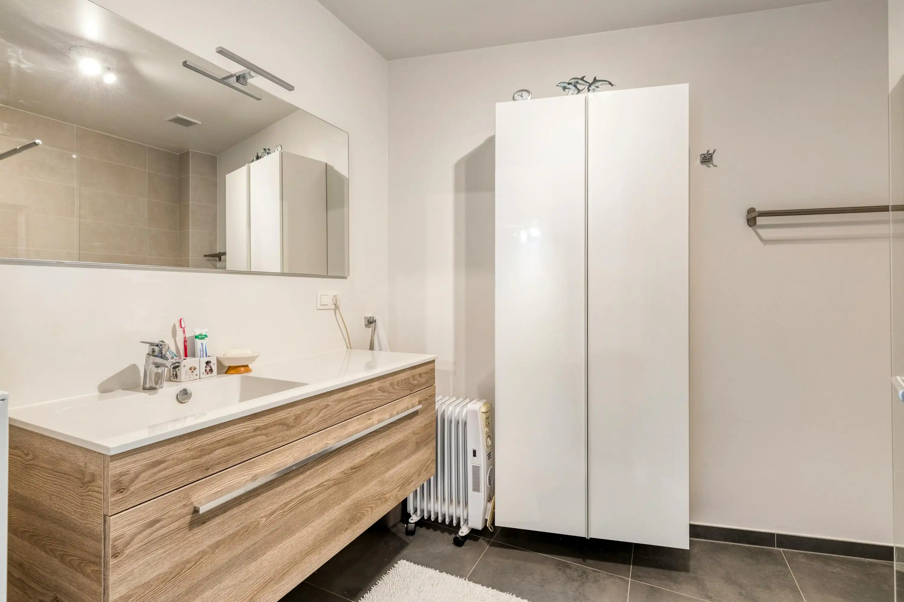 Recent appartement met twee slaapkamers en autostaanplaats foto 10