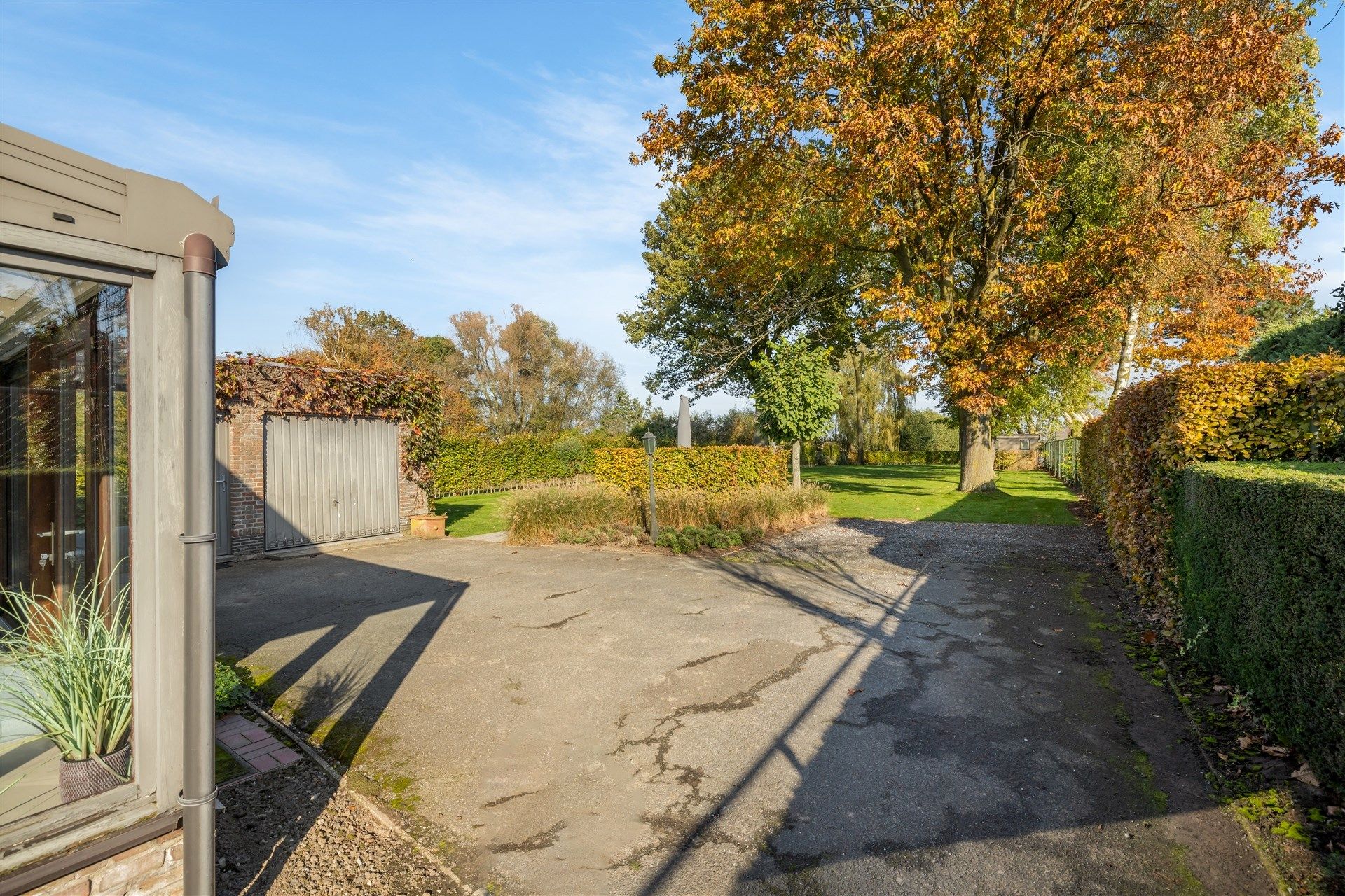 Ruime gezinswoning type bungalow met 4 slaapkamers en een mooi aangelegde tuin op een perceel van 2.098m² foto 20