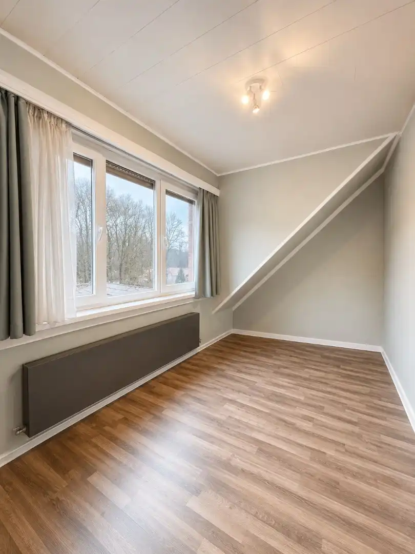 Op te frissen energievriendelijke woning met 4 slaapkamers en garage  foto 15